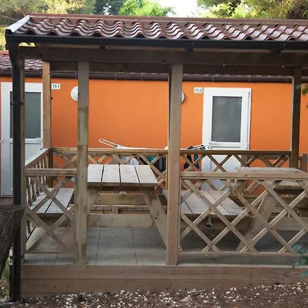 Mobile Home- Fish Huts And Orange Huts Premantura Exterior photo
